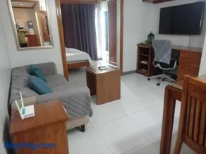 KL Rooms at Greenbelt makati with cityview - Image 5