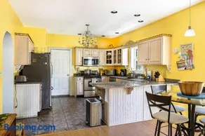 Spacious Seven Peaks Ridge Quiet Side Hot Tub, Pet Friendly, Fire Pit & Deck - Image 3