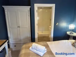 The Red Lion Hotel - Image 3