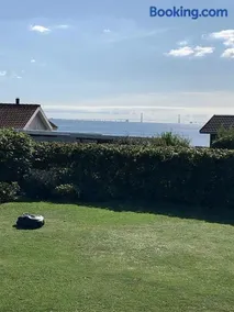 Lovely Holiday Home With Water View - Image 2