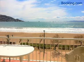 Apartamento En Primera Linea De Mar, Roses AV-06 - Image 3