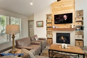 (11R) Spring Meadow Retreat at The Redwoods In Yosemite - Image 3