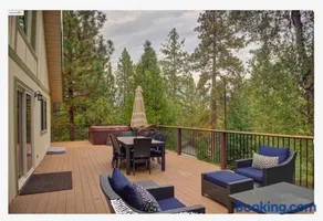 Large Deck & Spa & Games & Vaulted Ceiling Cabin - Image 5