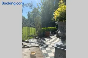 Lyndhurst - Victorian villa with heated pool - Image 3
