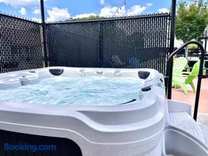 Tiny Home with Hot Tub Near Ft Leonard Wood! - Image 2
