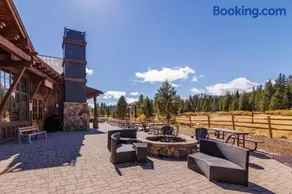 Dog-friendly escape with central AC and fireplace - Recreation Center & Beach Club - Image 2