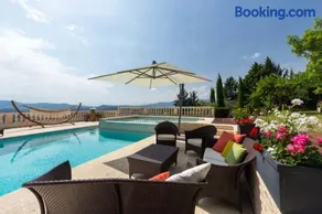 Luxury villa for 18 people with heated pool near Cannes - Image 2