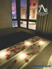 ARTISAN SKYLINE - TRIZEN 53rd Floor Stunning View - Image 3