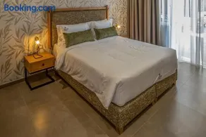 Ivy Residences with Pool - Image 3