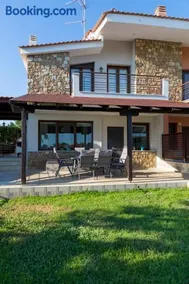 Villa Kristin 2 - 2min walk to Great Sandy, Shallow beach - Image 1