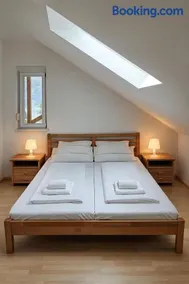 Lakeview Apartment - Image 1