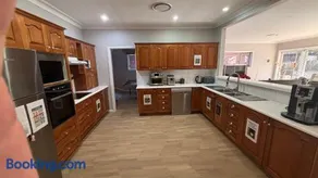 Pool - Arcade Games - Heated toilet seat - Air Conditioning- Hot Tub Spa - Electrical BBQ Grill at Golden Swan Holiday House - Image 5