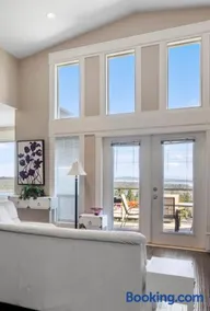 Seaview Executive Home - Image 1