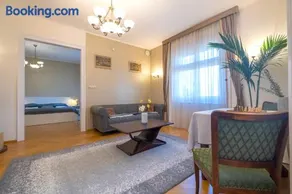 Giovanni's Airport House - Image 1
