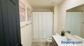 Spacious 4 Bedroom Stay Near ATL Airport - Image 5