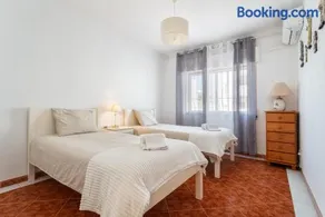 Host Wise - Amazing Sunny Flat - Swimming Pool & Terrace - Image 5