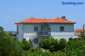 Troumpas Family Rooms & Apartments - Image 2