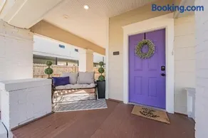 Walk To TCU-Boutique-Sleeps 6-2 King Beds - Image 3