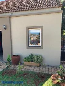 Lemon Tree Guest Cottage in Featherbrooke Estate - Image 3