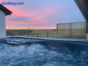 NEW! Country boutique escape . HOT TUB - Image 1