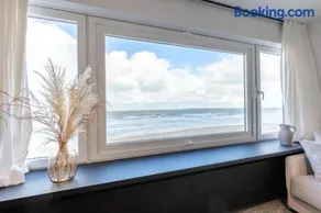 Wonderful architect designed flat with sea view - Image 4