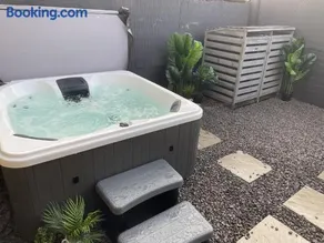 Château by the Sea - Hotel style 3 bed optional hot tub - Image 2