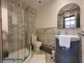 One Bedroom Private Garden Apartment BY PROPERTY PROMISE - Image 1