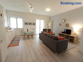 The Boulevard Alcove, semi-central&quiet suite, with balcony! - Image 1