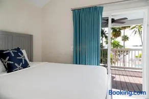 Crystal Waters - 2BR 3BA Private Villa - Image 5