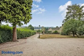 Beautiful 4-5 bedroom village house with rural views - Image 2