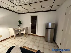 Newly Renovated 1-bed 1-bath with Parking - Image 5