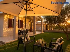 Villa Corallo Stylish Villa 300m from the Beach - Image 1