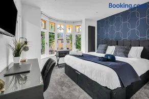Stanley Executive 2 Bedrooms 4 Beds 2 Bathrooms - Image 2