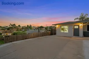 Entire Private Home with 2 King Bed, Ranch-Style, 2 Parking, AC, EVCharger, Available Now - Image 4