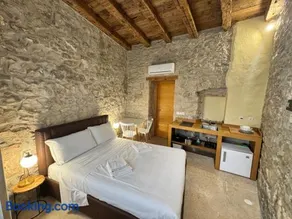 Stone House Apartments - Image 4