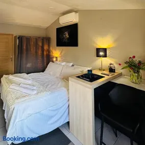 Le Nid de Avignon Air-conditioned studio with private courtyard - Image 1