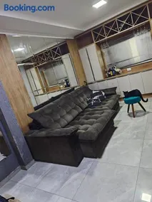 Sobrado amplo bem localizado em cascavel 1 suíte mais dois quartos ate 5 pessoas - Image 1