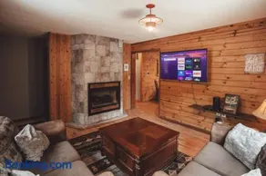 King Bed Private Hot Tub Relaxing 12-Acre Hideaway - Image 2