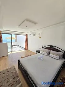 Open waves surf house - Image 1