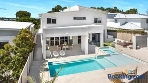 Casablanca Luxury Retreat near Shellharbour Marina - Image 1
