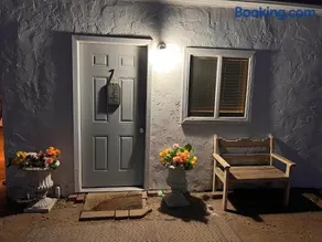 Downtown Private Guesthouse - Image 2