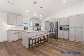 Group Ready! 3BR Home Near WinStar - Image 4