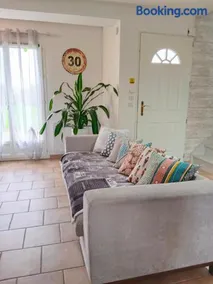 À la villa familiale spa sauna salle de jeux babyfoot fléchettes et autre - Image 2