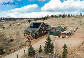 Spacious Rustic Mountain Lodge Near Fairplay for 8 - Image 2