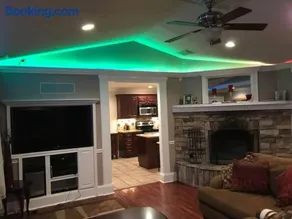 Large 3 bedroom - Back deck - Pet Friendly - Image 2