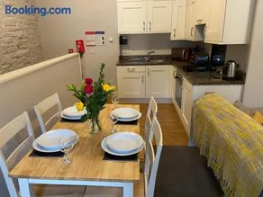 Brampton Holiday Homes - The Mews Apartment, Brampton Town Centre, Hadrians Wall - Image 3