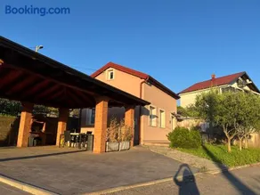 Whole House Forest Yard And Bbq Private Parking - Image 2