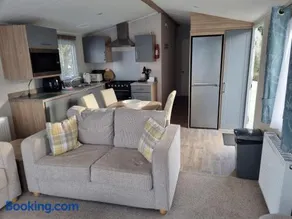 "Malton" LG27 Pet Friendly - Image 3