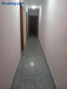 habitación grande en piso compartido con 2 adultos - Image 2