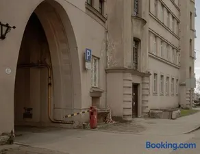 Sunny Apartment in the Art Nouveau District with Balcony - Image 2